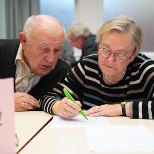 2 people in a quiz